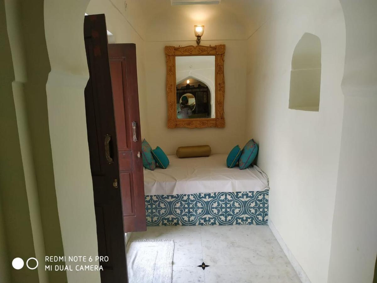 Mpt Sheesh Mahal, Orchha Hotel Buitenkant foto