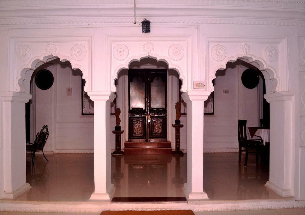 Mpt Sheesh Mahal, Orchha Hotel Buitenkant foto